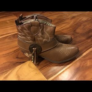 Big Buddha cowboy boots